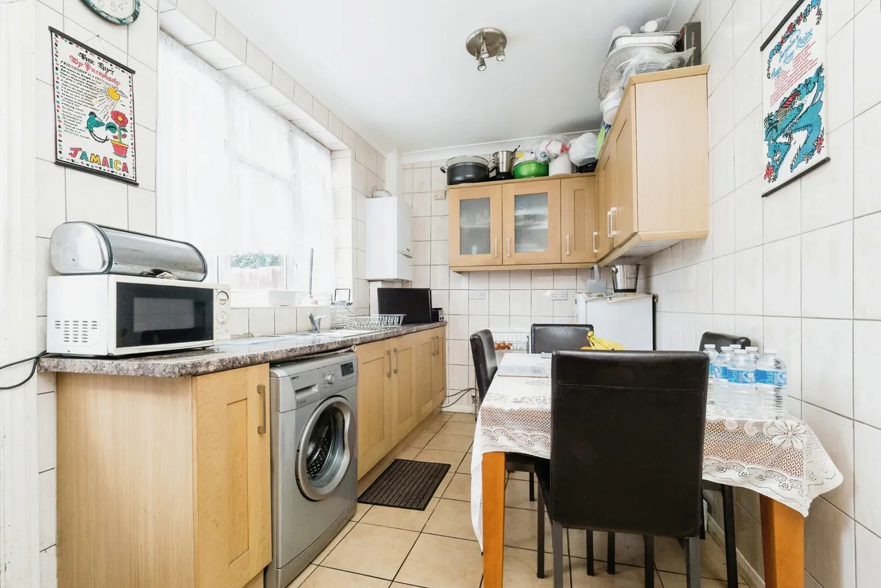 Stirling Road, London, E13, photo 5