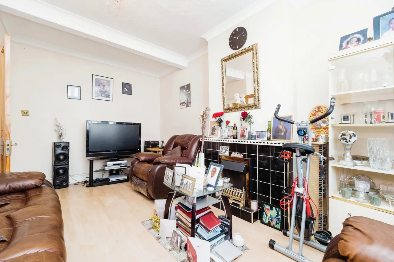 Stirling Road, London, E13, photo 10
