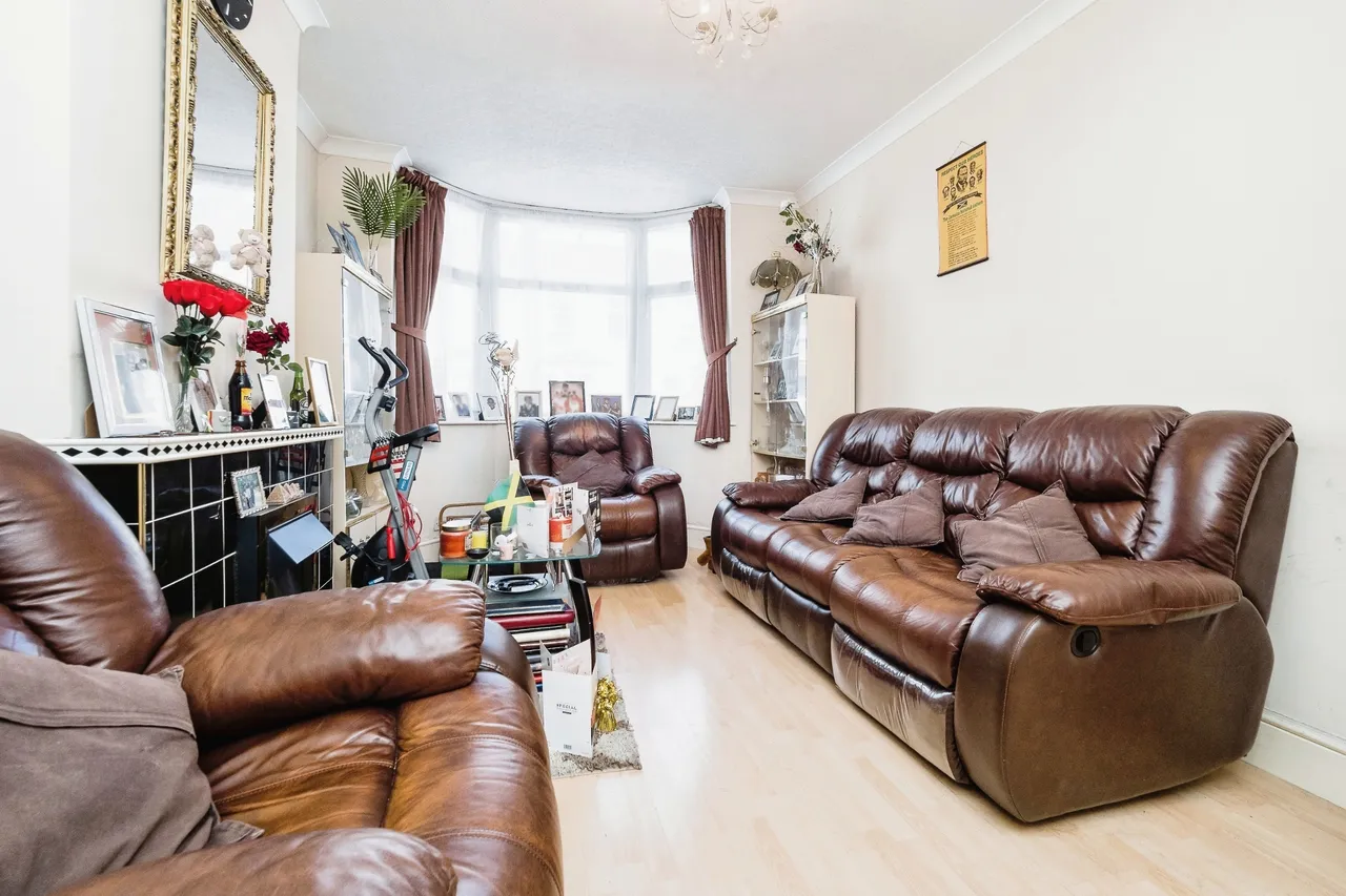 Stirling Road, London, E13, photo 4