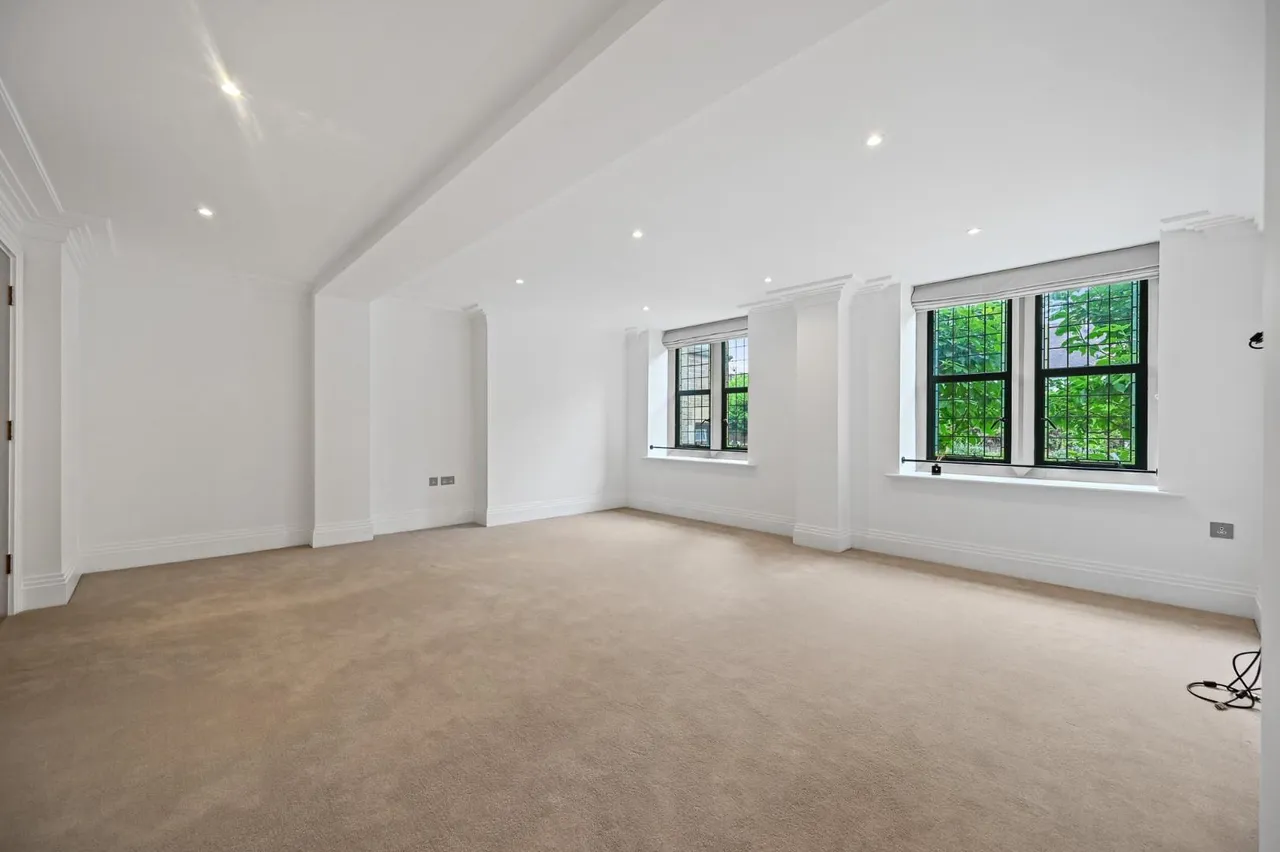3 bed flat for sale, Havanna Drive, London