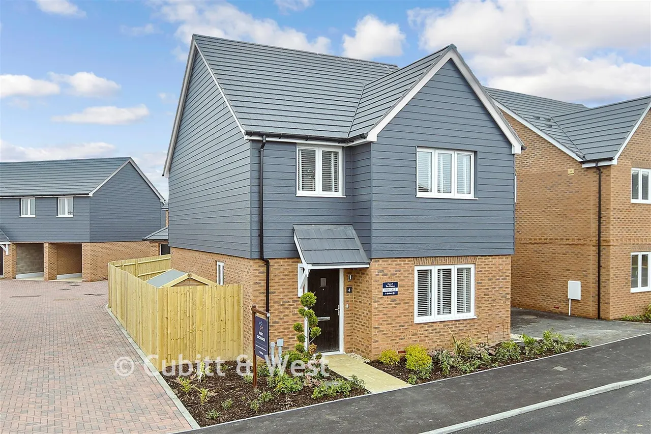 3 bed house for sale, Wittering Place, West Wittering, PO20