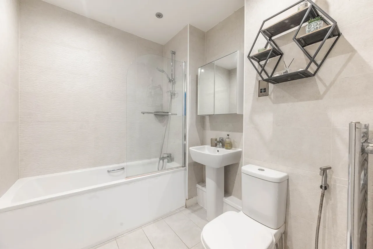 Flat 97, Chesterton House, HARROW, photo 12