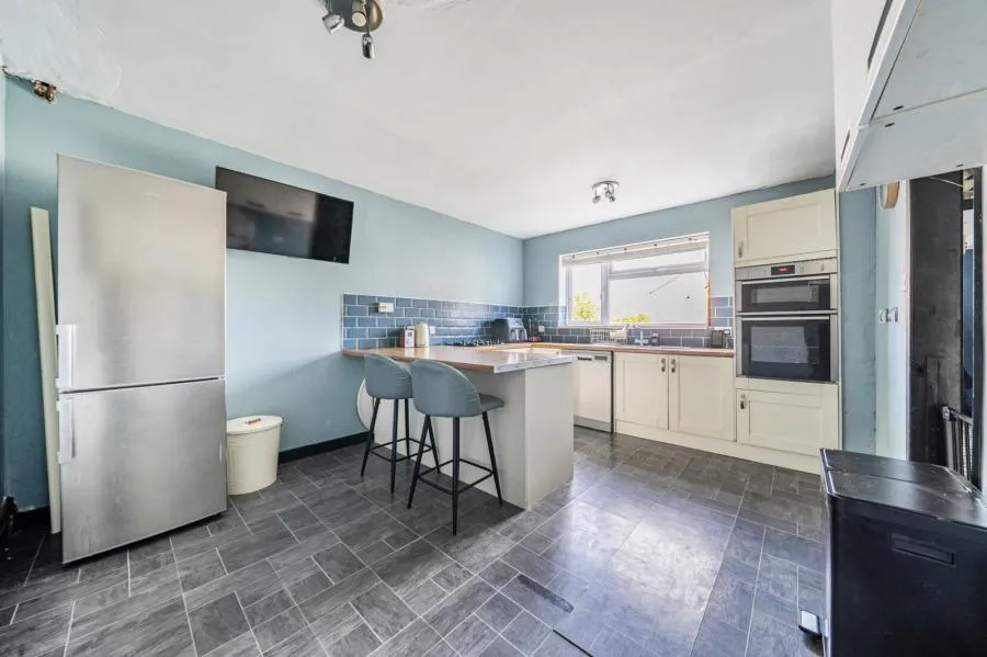 Lancaster Close, Hungerford, RG17, photo 2