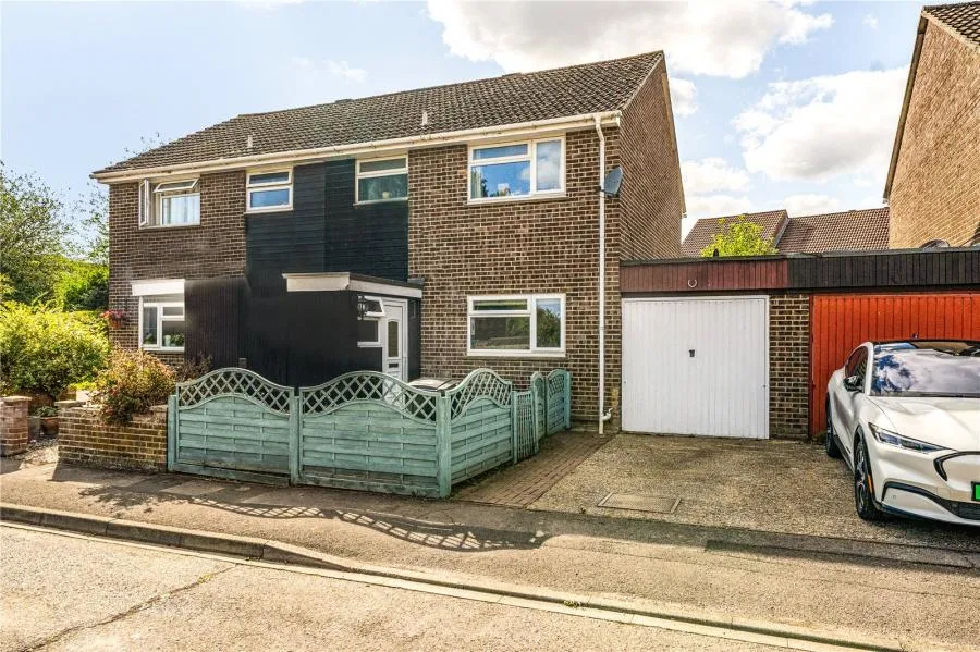 3 bed house for sale, Lancaster Close, Hungerford, RG17