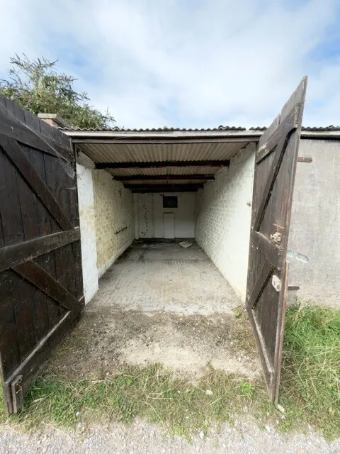 property to rent, Garage West Avenue, BA2