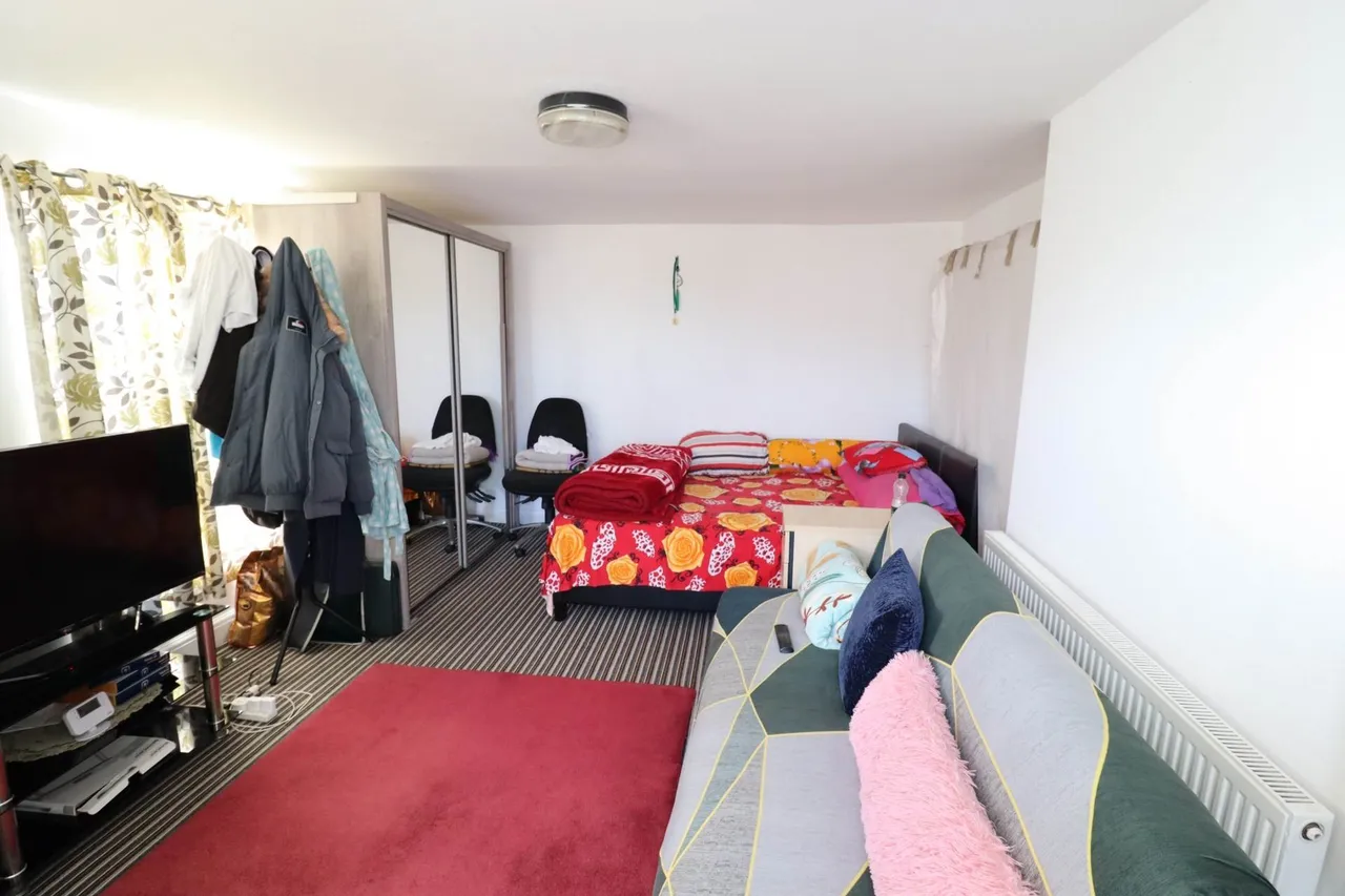 Desborough Road, High Wycombe, HP11 2QA, photo 3