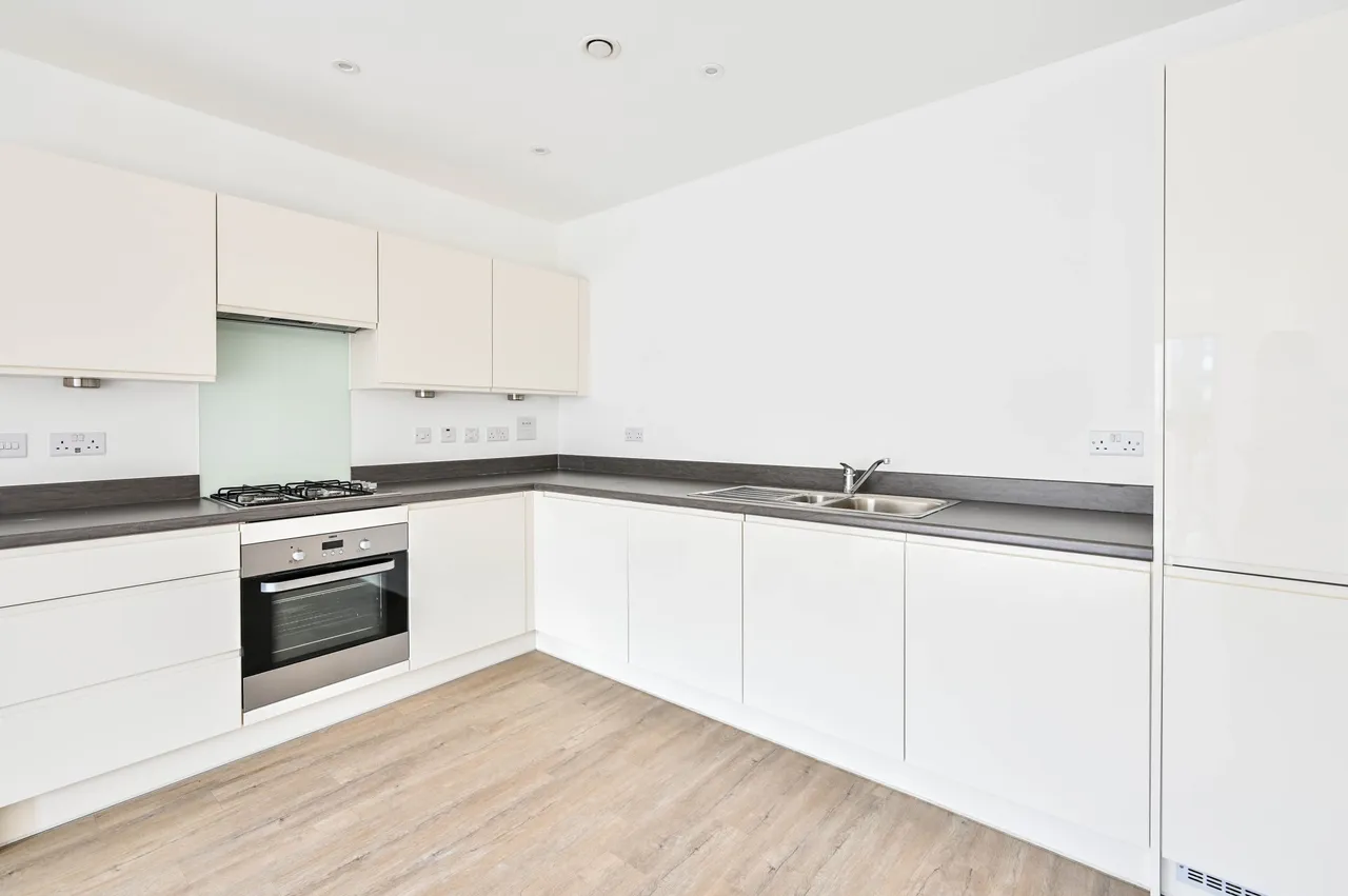Flat 41, Wey Corner, Walnut Tree Close, Guildford, photo 3