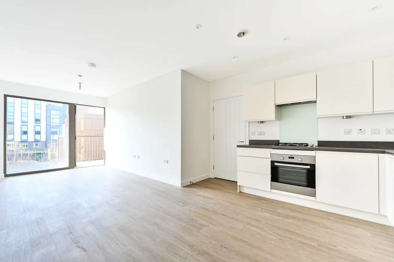 Flat 41, Wey Corner, Walnut Tree Close, Guildford, photo 2