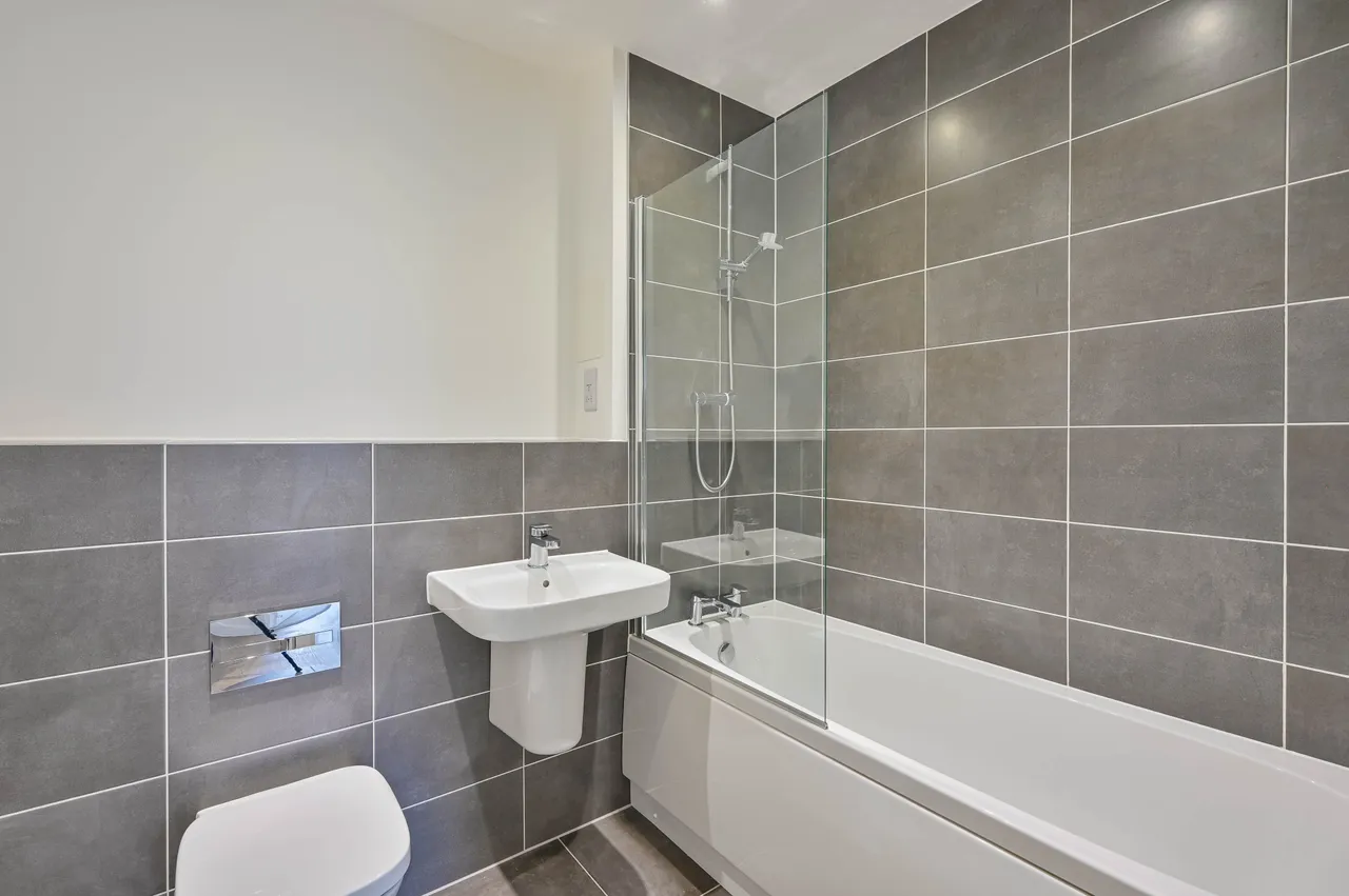 Flat 41, Wey Corner, Walnut Tree Close, Guildford, photo 5