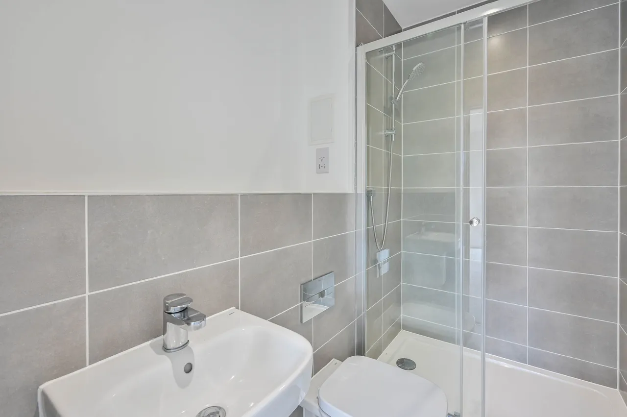 Flat 41, Wey Corner, Walnut Tree Close, Guildford, photo 6