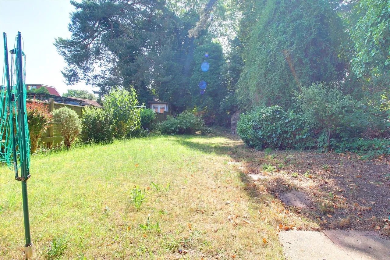 Dixons Hill Road, Welham Green AL9 7DN, photo 2