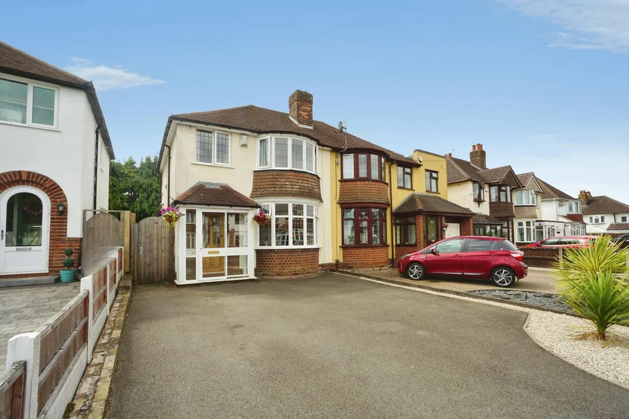 3 bed house for sale, Oakham Drive, Dudley, DY2