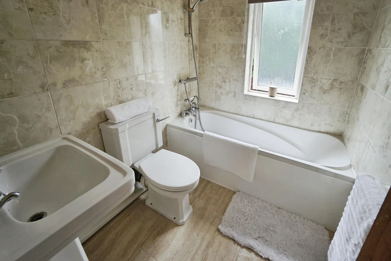 Oakham Drive, Dudley, DY2, photo 3