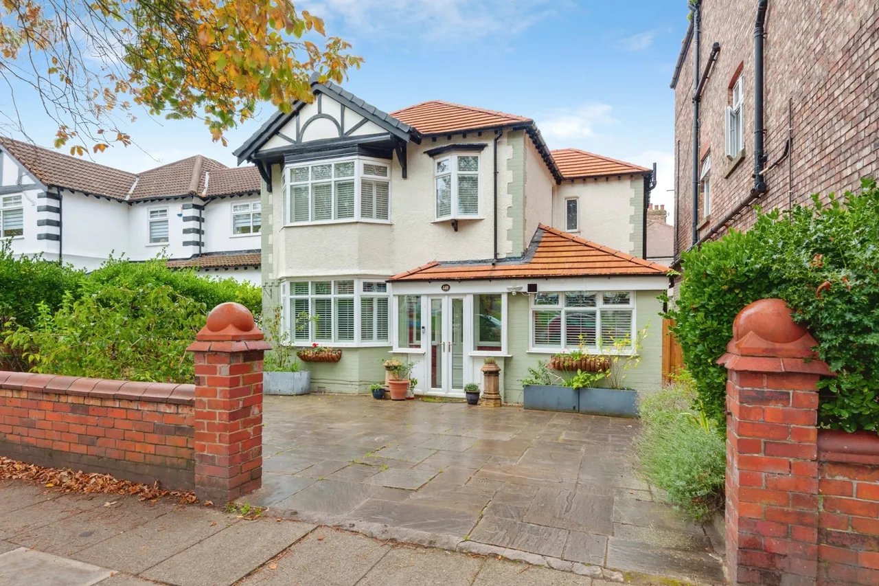 Aigburth Road, Liverpool, L19, photo 28