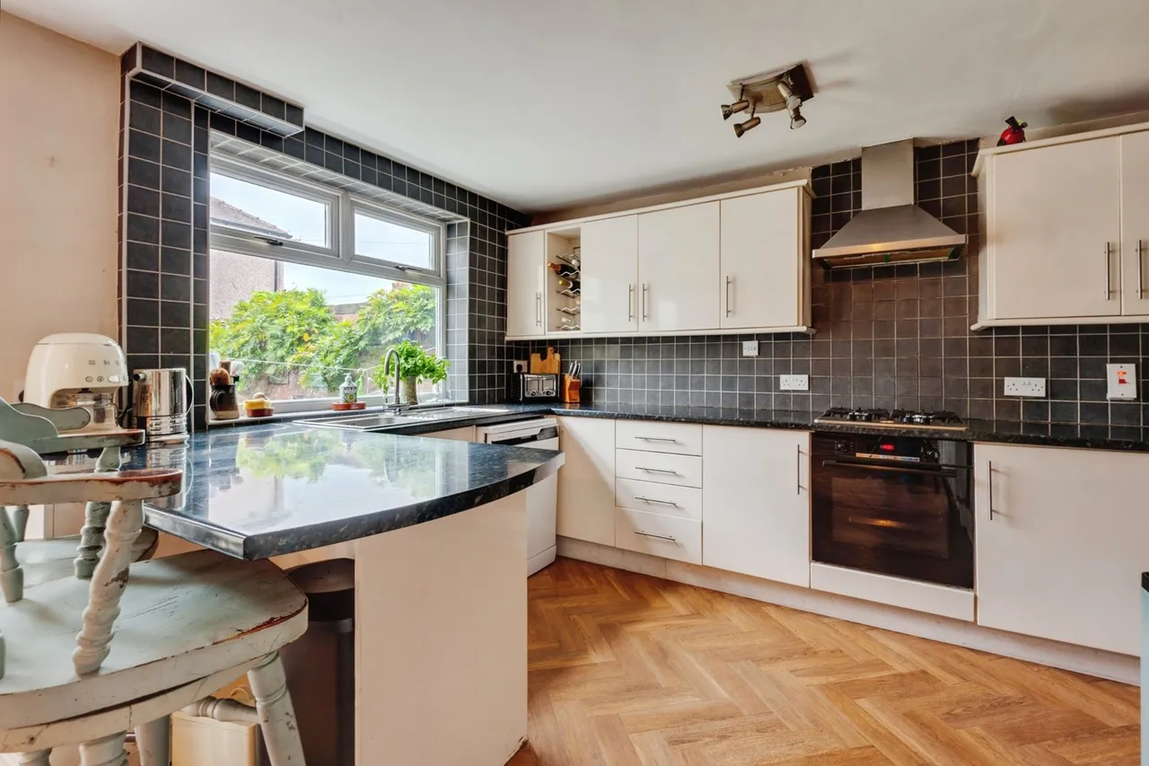 Aigburth Road, Liverpool, L19, photo 11