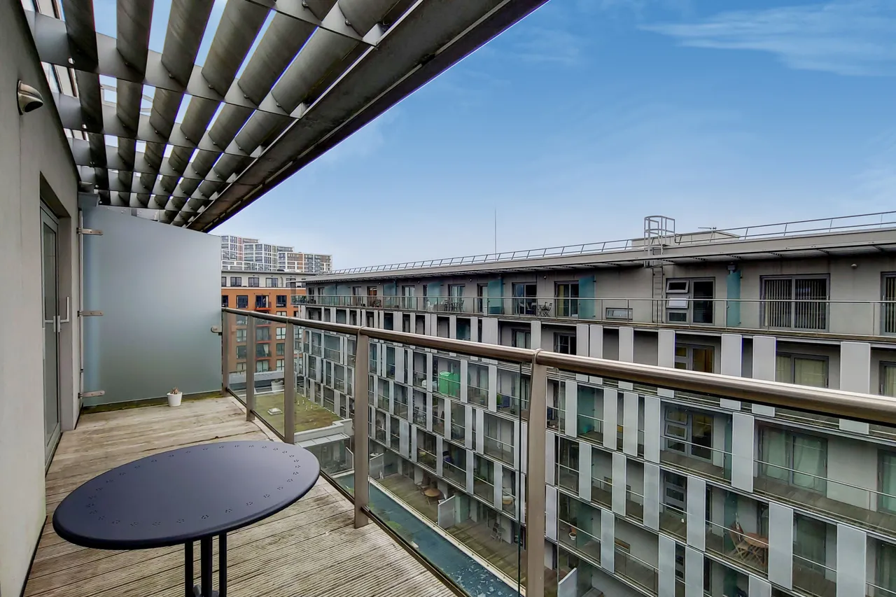612 West Carriage House, Royal Carriage Mews, London, photo 5