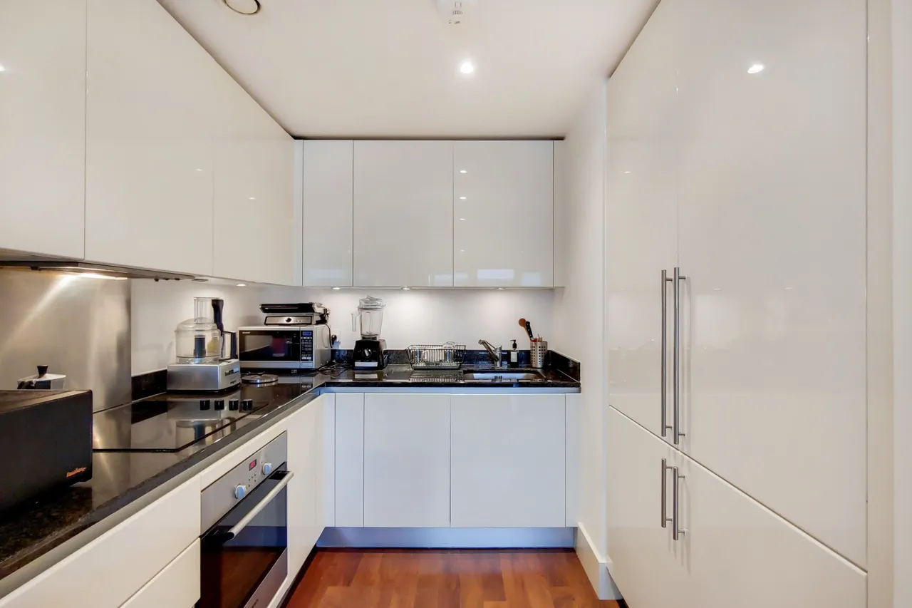 612 West Carriage House, Royal Carriage Mews, London, photo 3