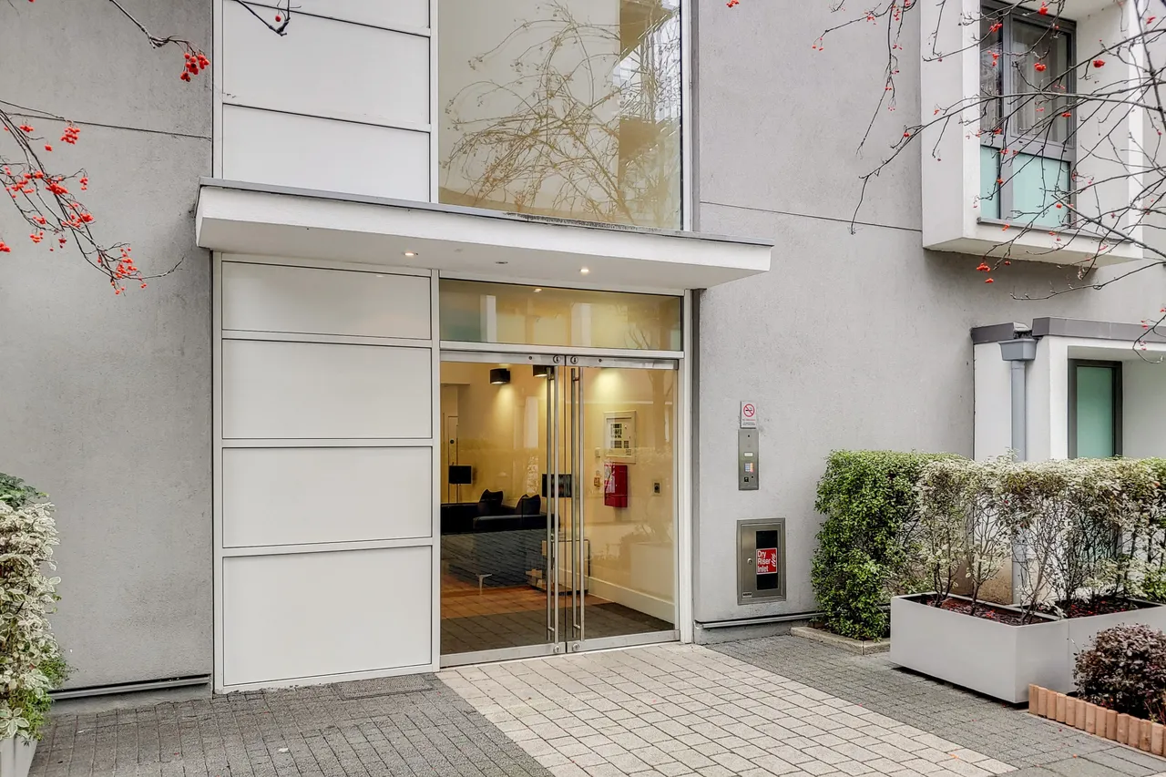 612 West Carriage House, Royal Carriage Mews, London, photo 12