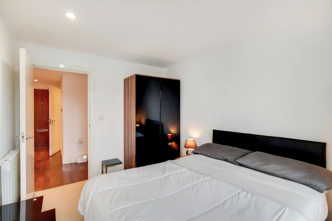 612 West Carriage House, Royal Carriage Mews, London, photo 10