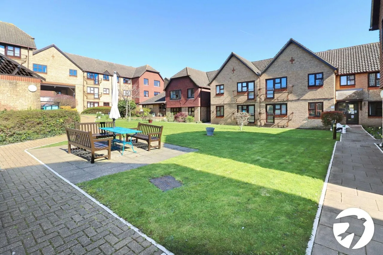 2 bed 2 bedroom property for sale, Erith Road, DA17