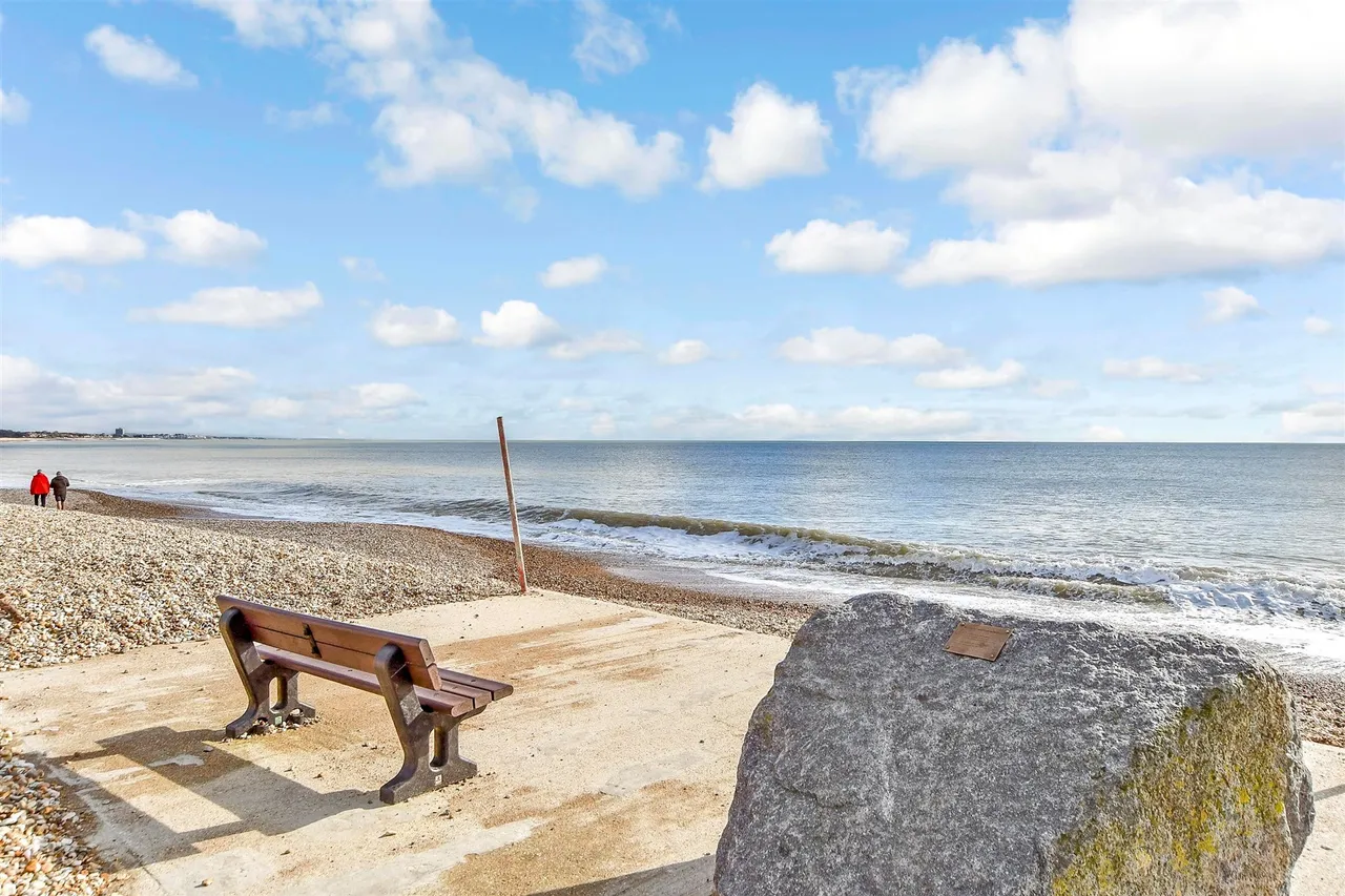 Well Road, Bognor Regis, PO21, photo 2