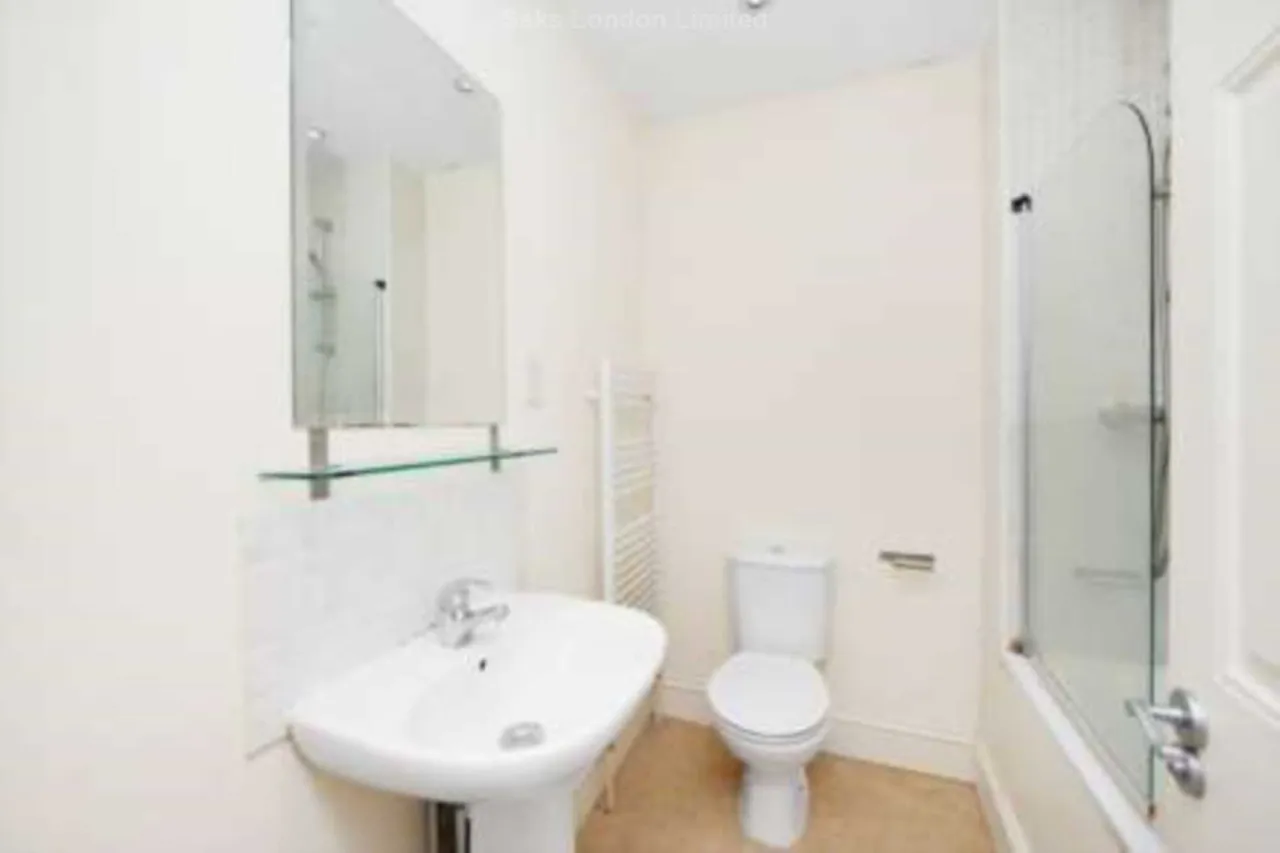 Balham High Road, Tooting Bec, SW17 7BE, photo 4