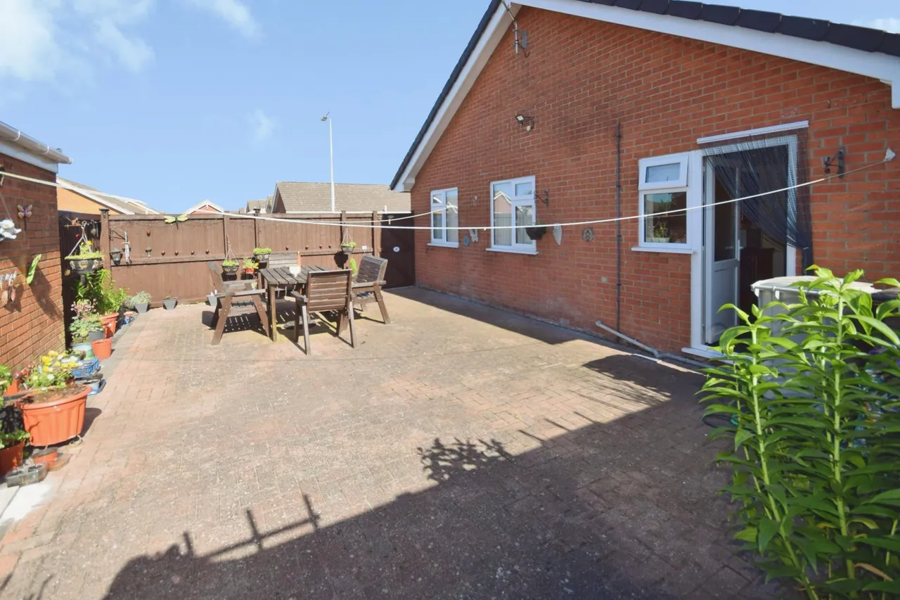 Beacon Park Drive, Skegness, PE25, photo 11