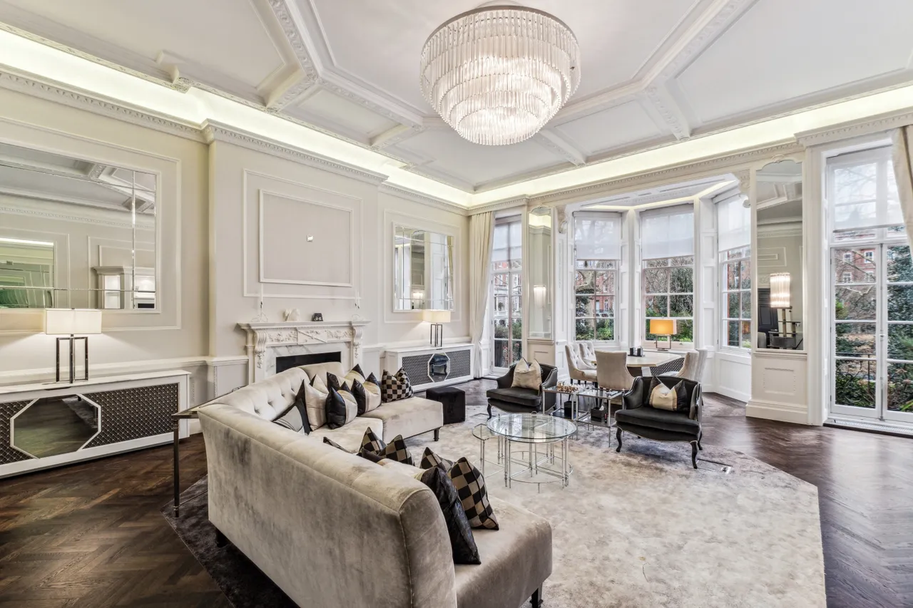 2 bed flat for sale, Cadogan Square, Knightsbridge, SW1X