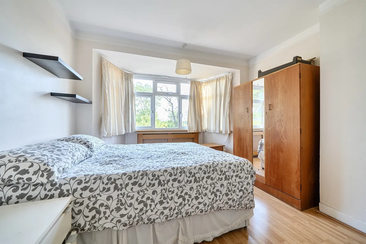 Lowther Drive, Enfield, photo 9