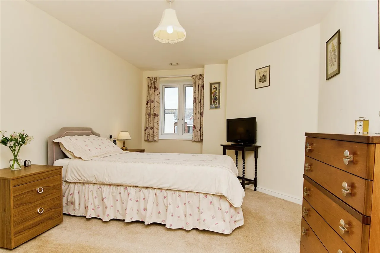 Foxes Road, Newport, PO30, photo 5