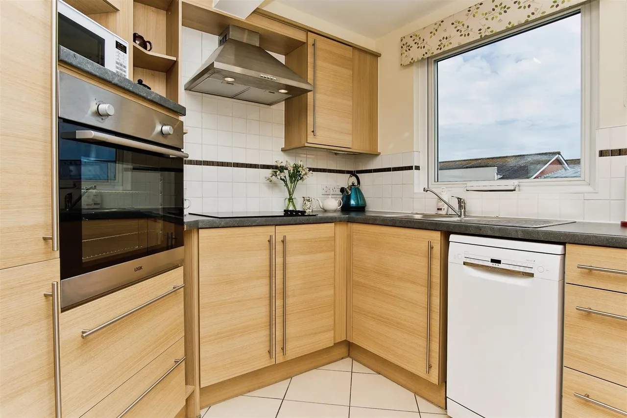 Foxes Road, Newport, PO30, photo 4