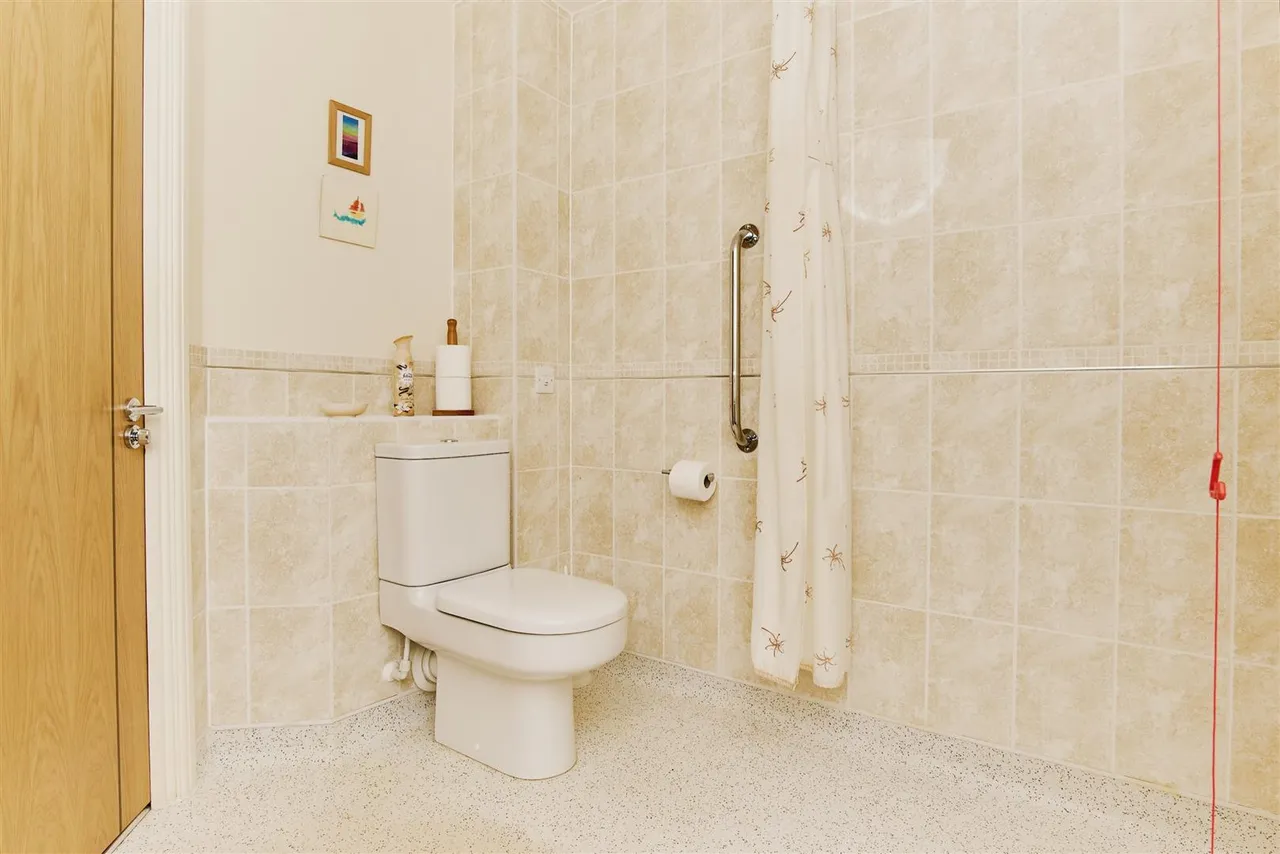 Foxes Road, Newport, PO30, photo 12