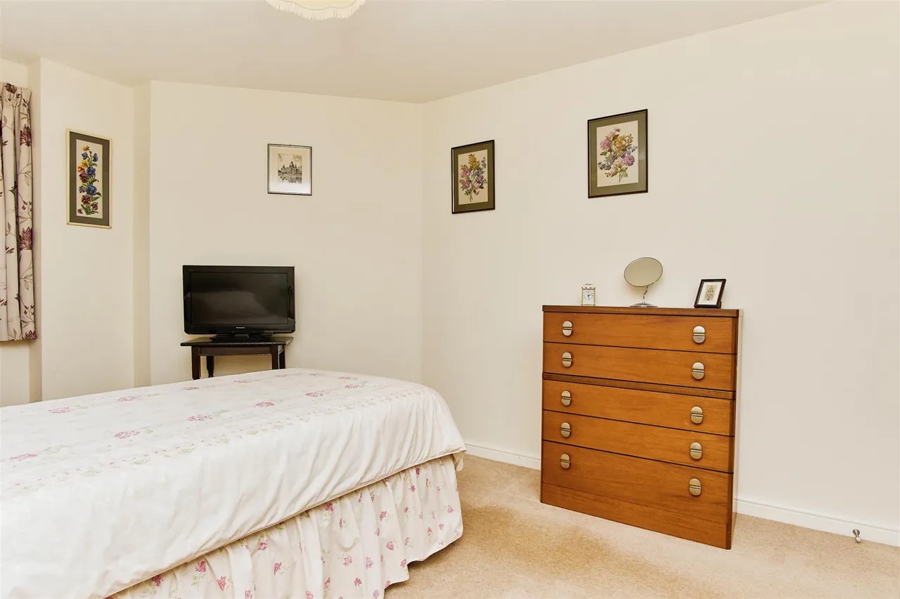 Foxes Road, Newport, PO30, photo 11