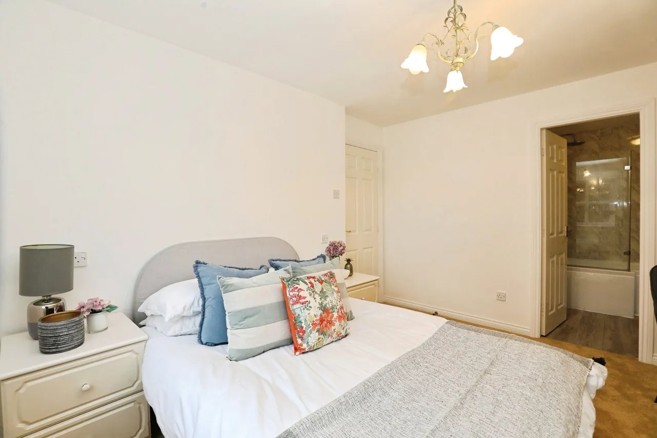 Blackthorn Close, Wistaston, Crewe, Cheshire, CW2, photo 17