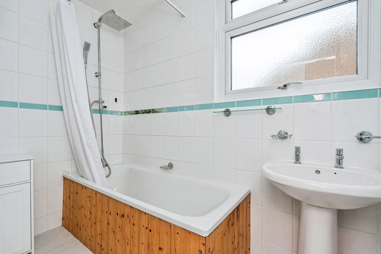 Willow Way, Farnham, GU9, photo 9