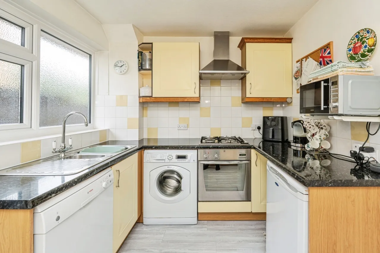 Willow Way, Farnham, GU9, photo 3