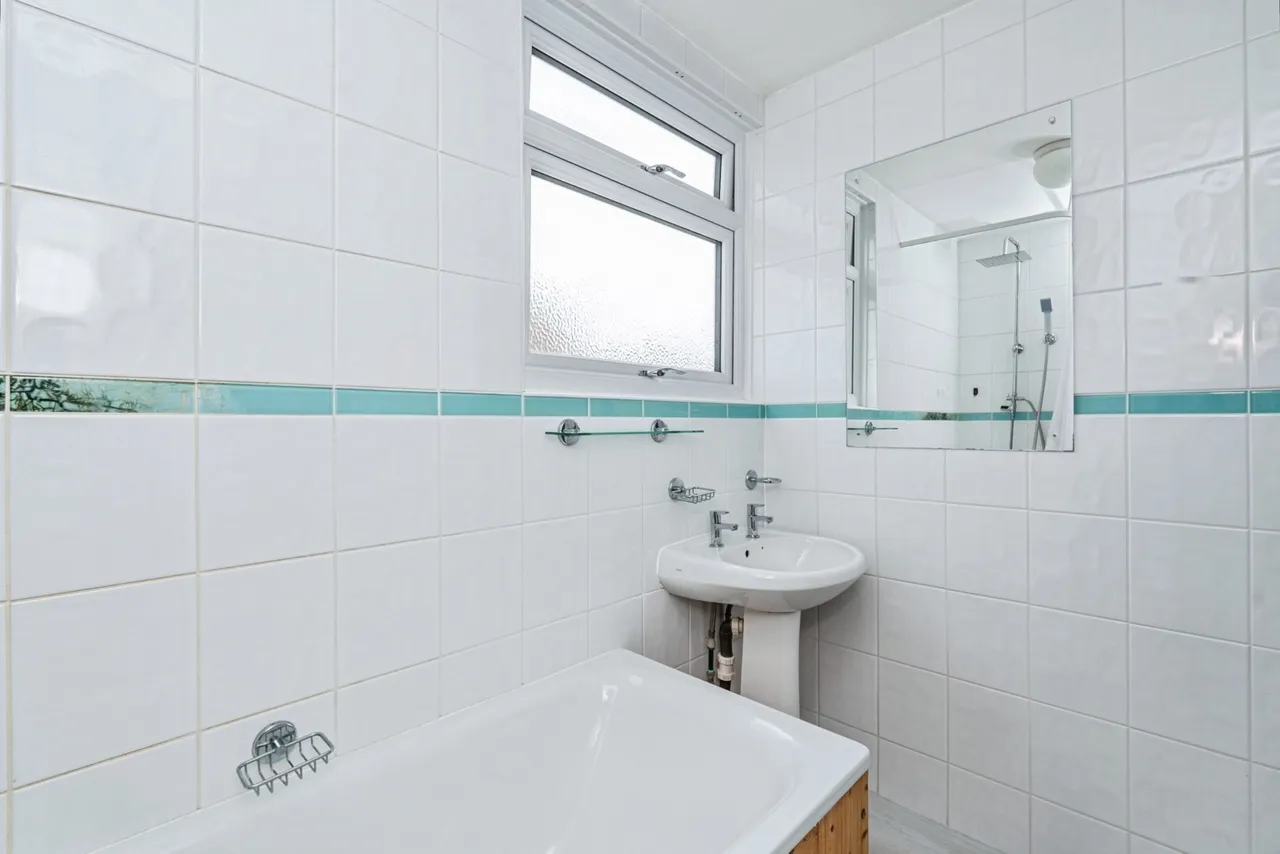 Willow Way, Farnham, GU9, photo 19