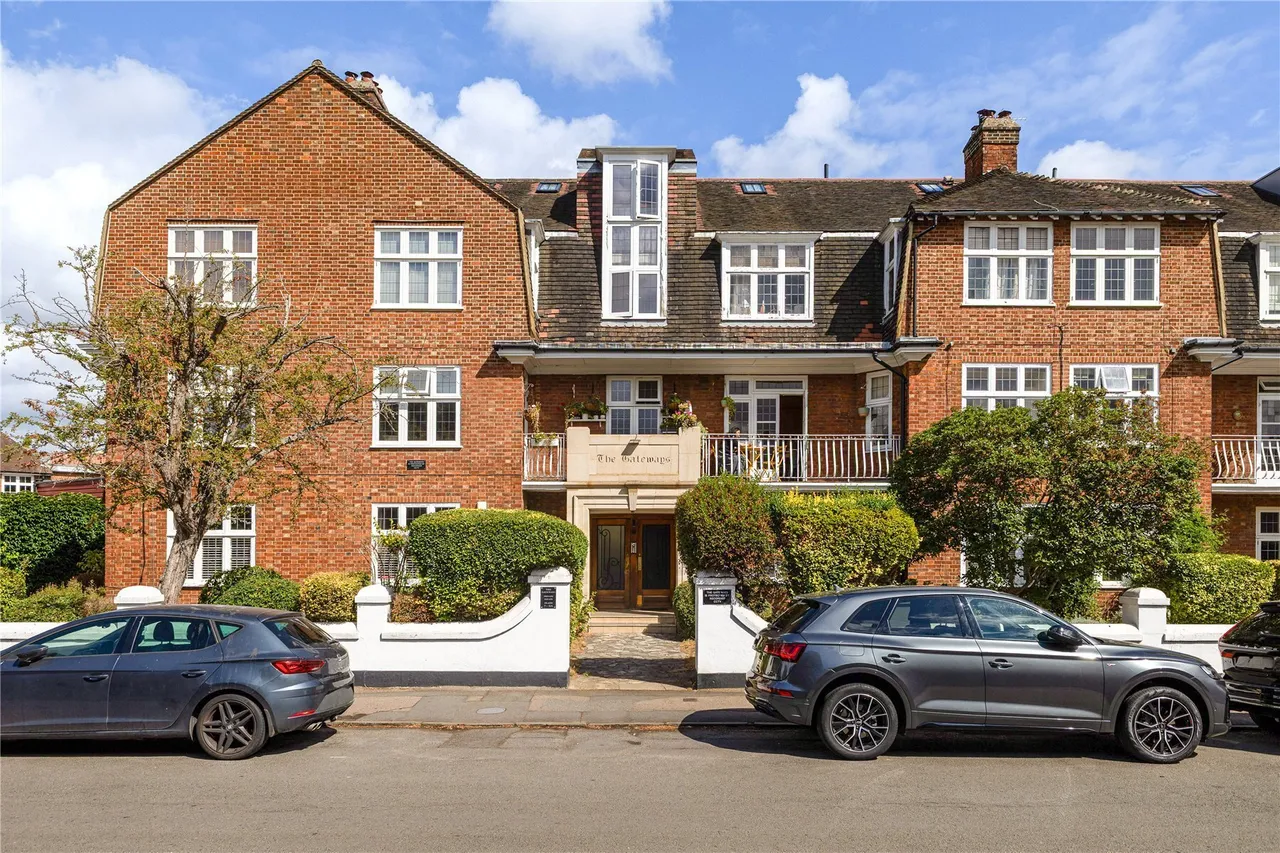 2 bed flat for sale — The Gateways, Park Lane, Richmond, TW9