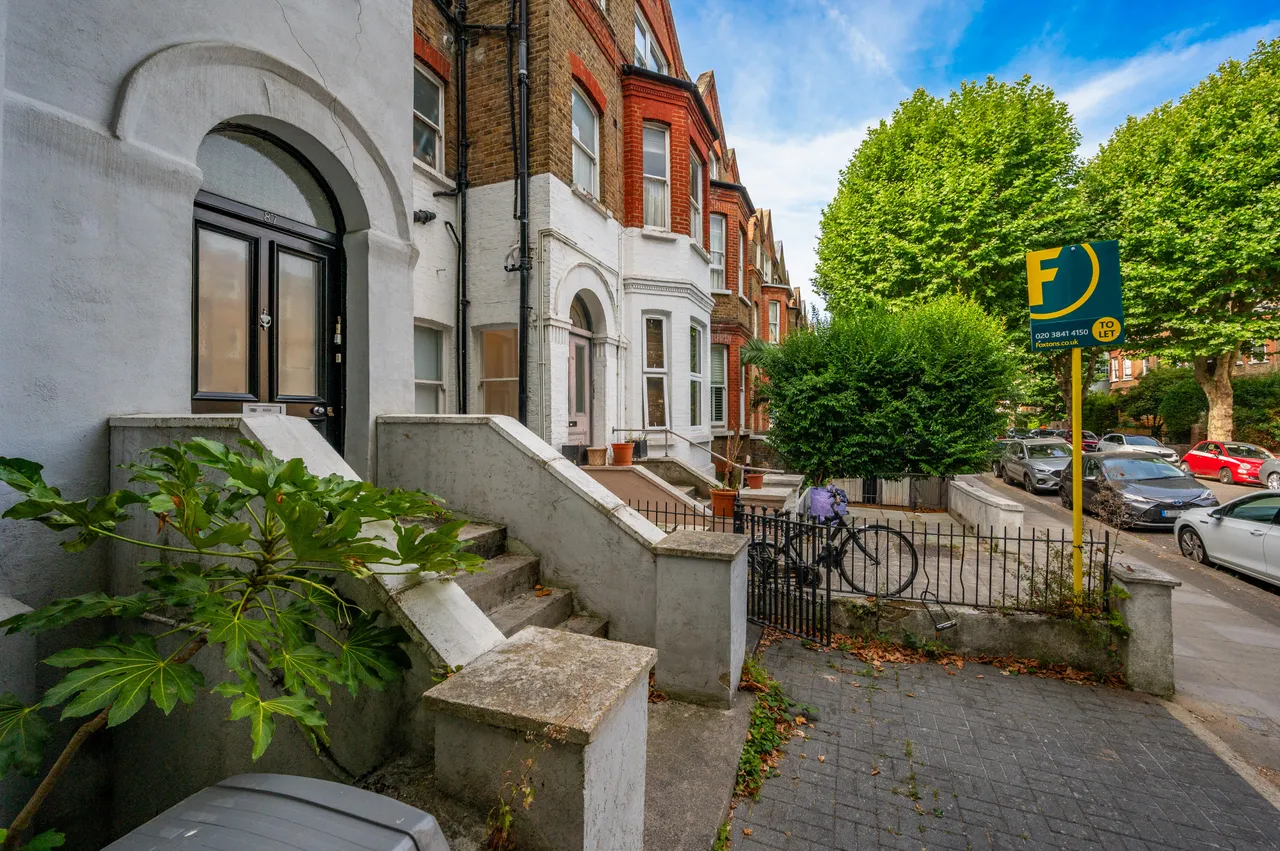 1 bed flat to rent — Ground Floor Flat, 87b Brondesbury Villas, London