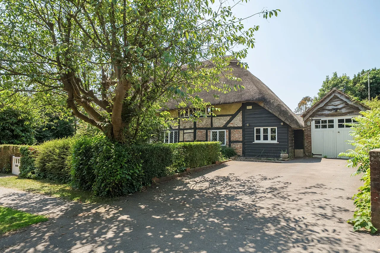 3 bed house for sale — The Street, Chichester, PO18