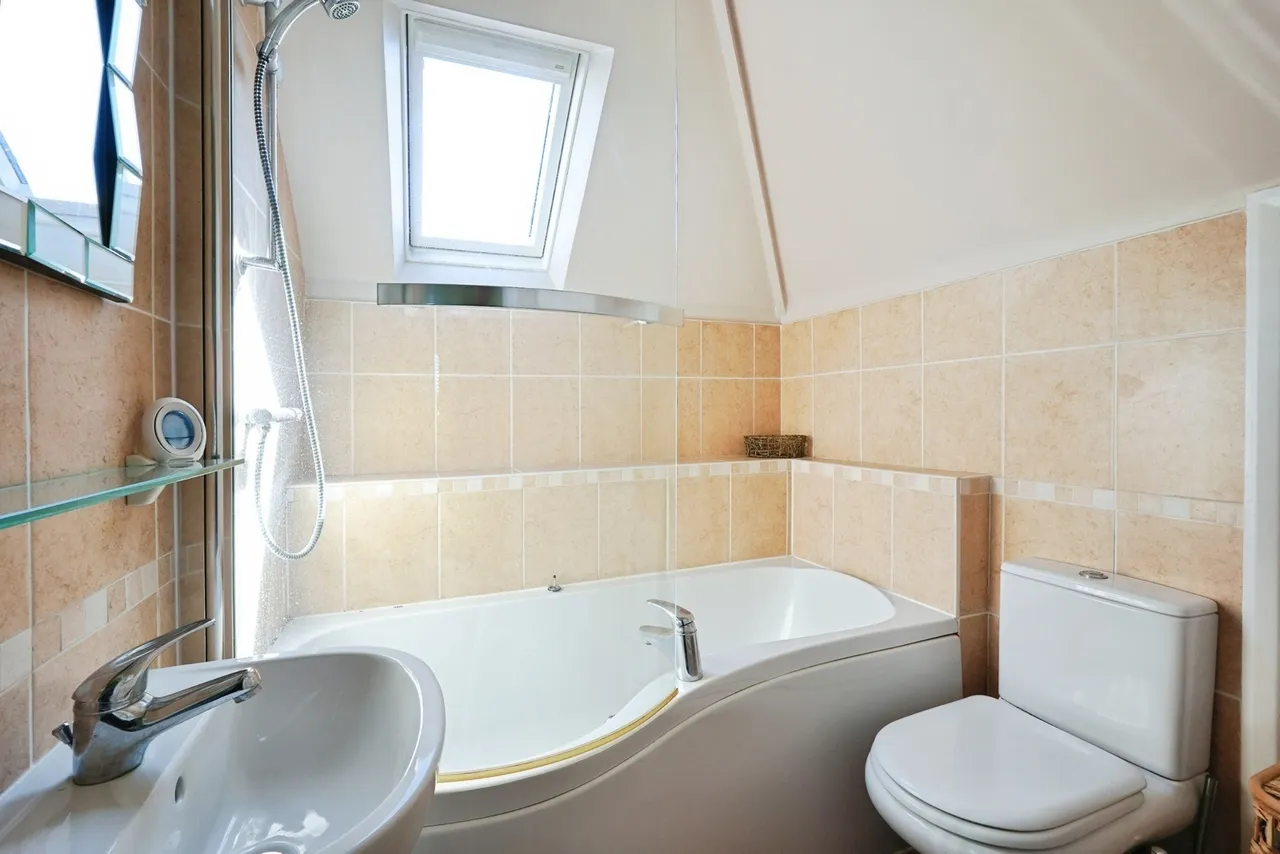 Coach Road, Acrise, Folkestone, Kent, CT18, photo 33