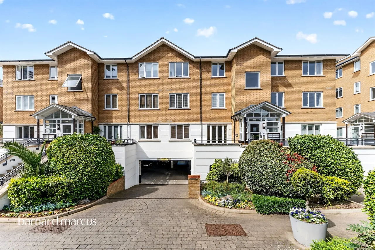 2 bed flat for sale — Cotton Row, London