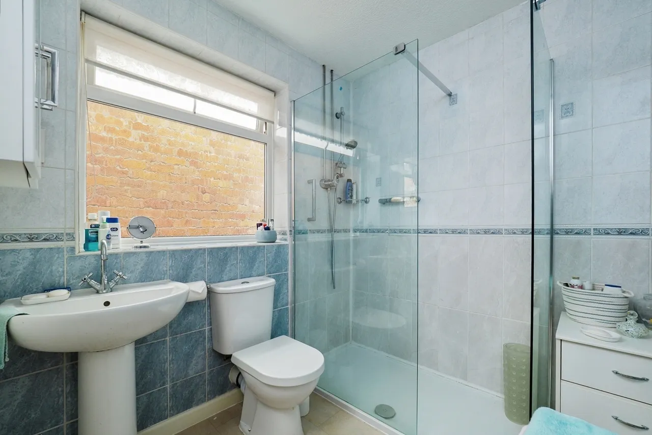 Dovecote Drive, Wollaton, Nottingham, NG8, photo 14