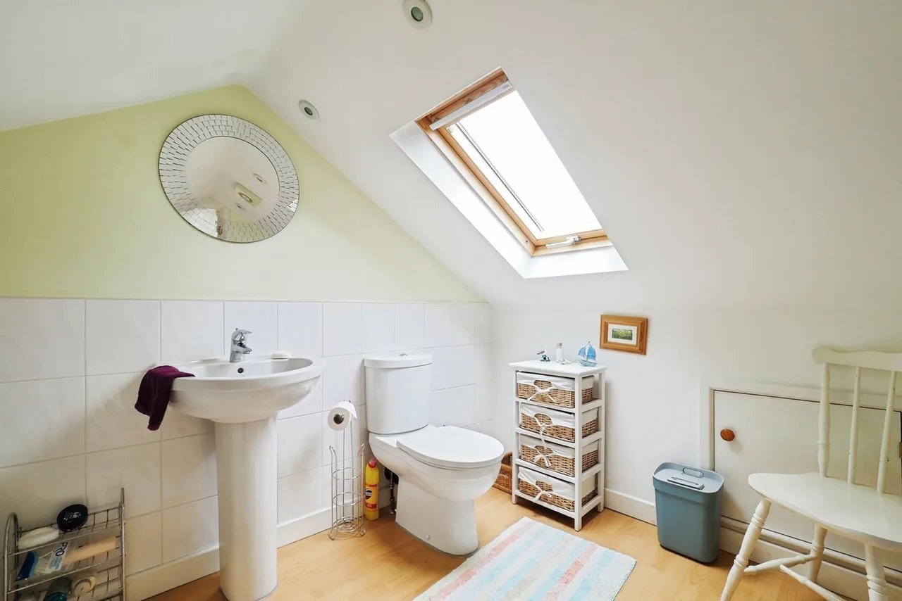 Dovecote Drive, Wollaton, Nottingham, NG8, photo 19