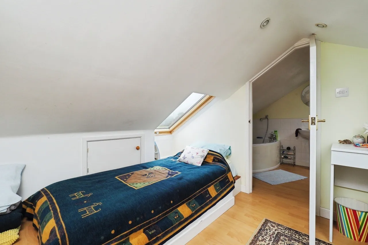 Dovecote Drive, Wollaton, Nottingham, NG8, photo 20
