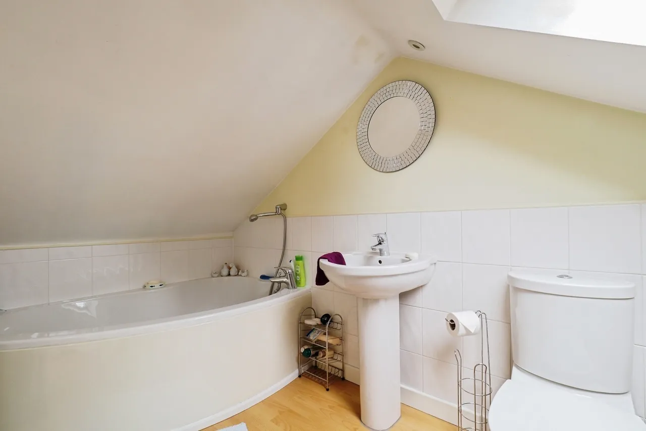 Dovecote Drive, Wollaton, Nottingham, NG8, photo 18