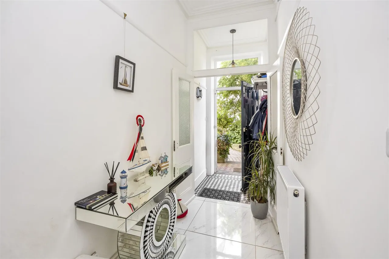 West Parade, Bexhill-On-Sea, Sussex, TN39 3HS, photo 19