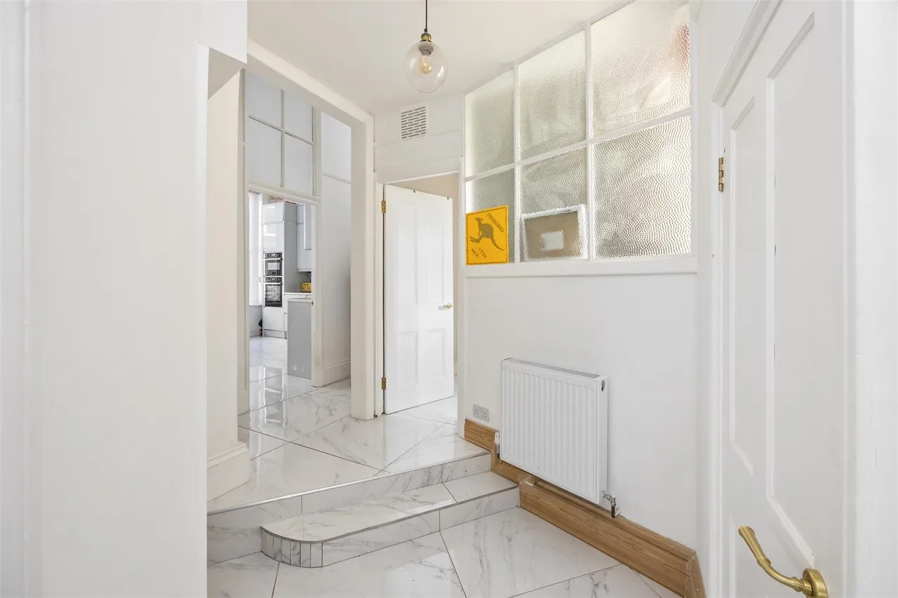 West Parade, Bexhill-On-Sea, Sussex, TN39 3HS, photo 18