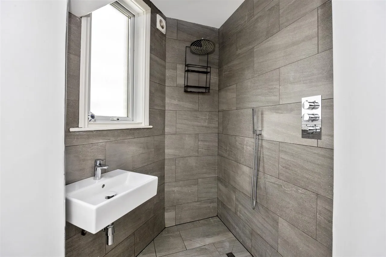 West Parade, Bexhill-On-Sea, Sussex, TN39 3HS, photo 14
