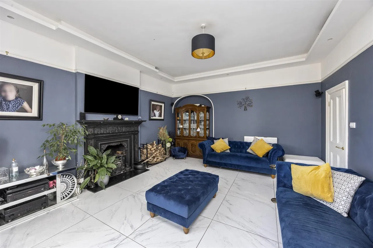 West Parade, Bexhill-On-Sea, Sussex, TN39 3HS, photo 4